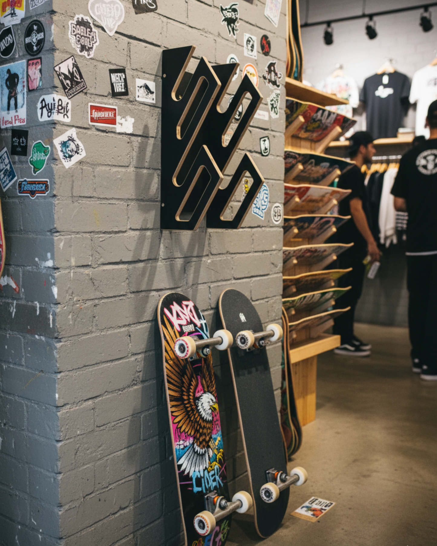 Vægholder til 2 snowboards eller skateboards