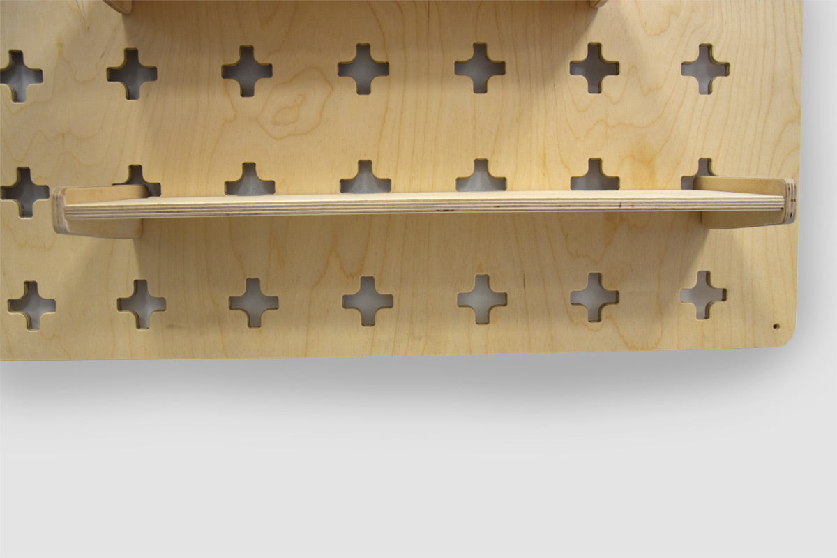 Ophængt hylde til værkstedsvæg