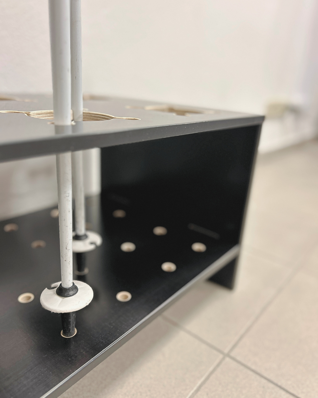 Kombineret træstativ til ski og stave